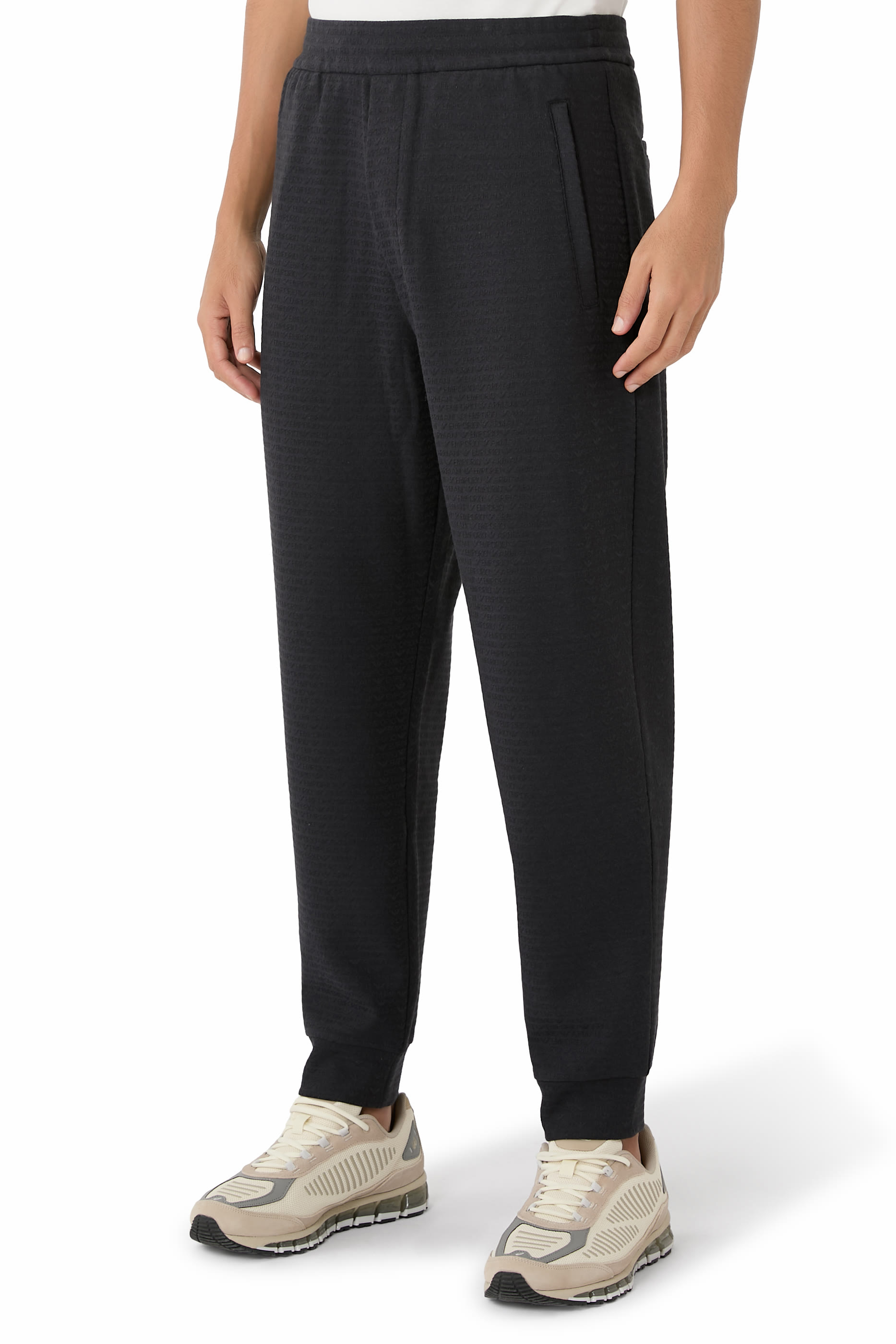 بنطال رياضي بشعار الماركة