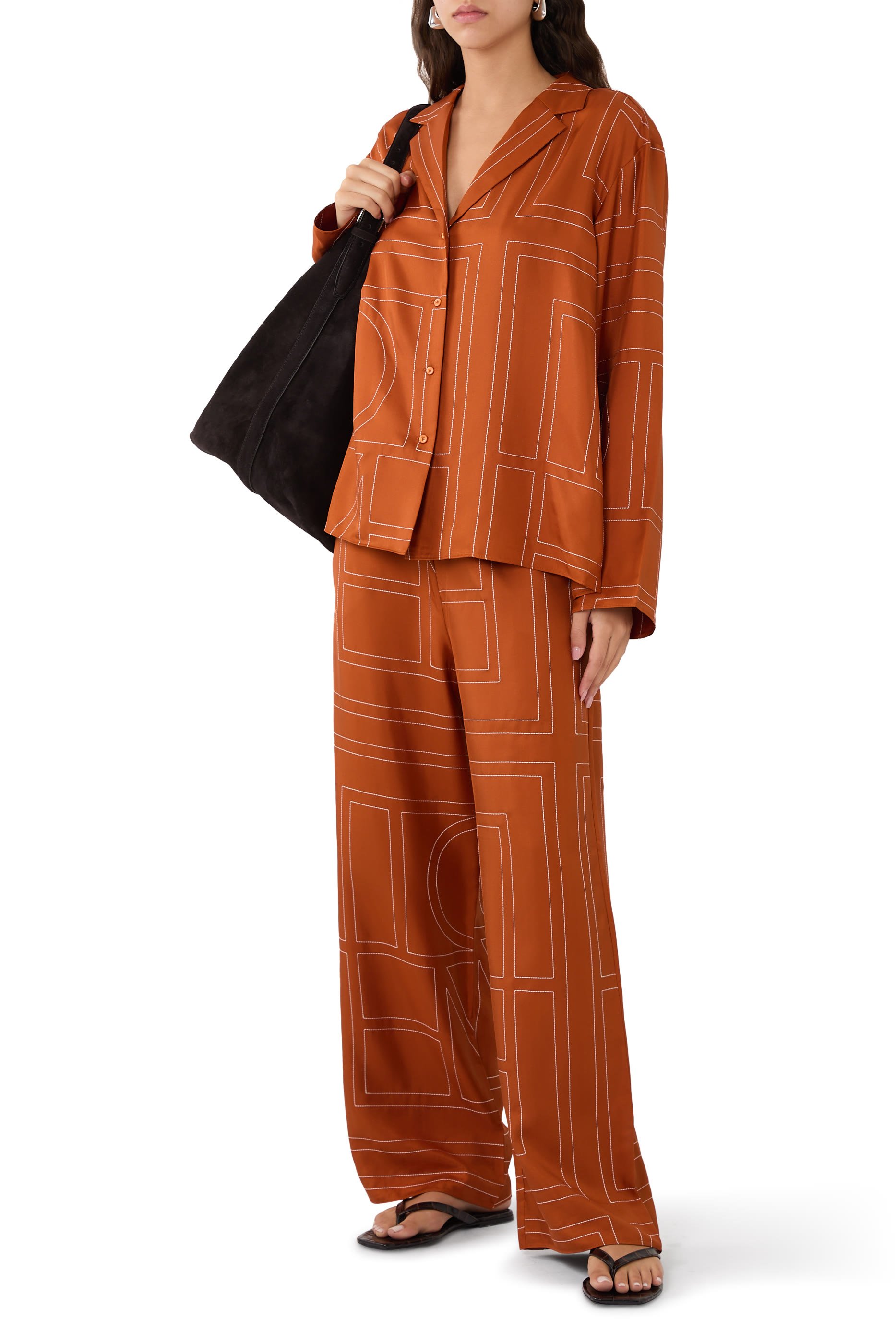 بلوزة بيجامة بنقشة حروف شعار الماركة حرير